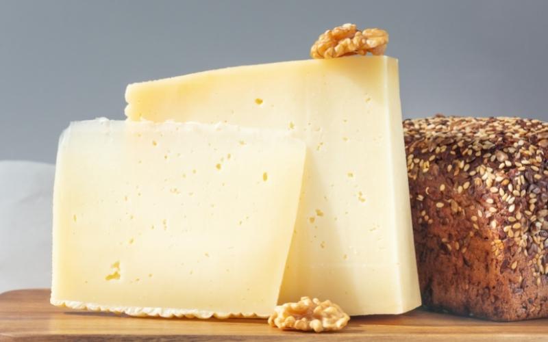 Asiago Cheese vs Parmesan: Contrasting Italian Cheeses